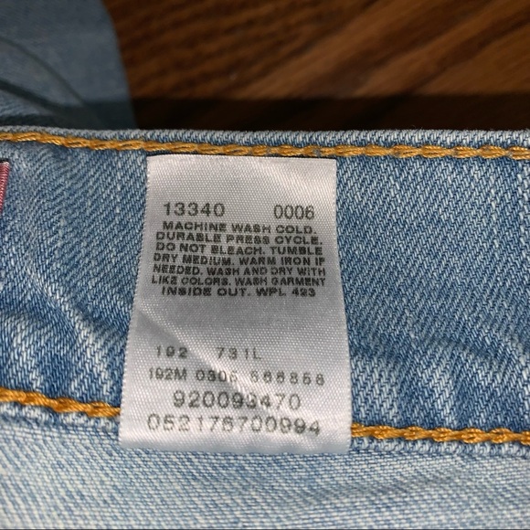 Vintage Levi’s Light Wash Denim Jean Skirt size 7JR - Picture 7 of 9